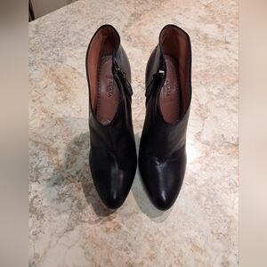 ALAIA black leather heeled booties Italian size 36.5 Side Zipper Excellent Condi